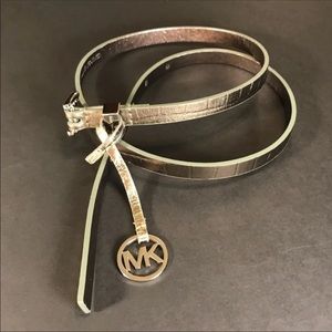 Michael kors belt Textured leather,great condition